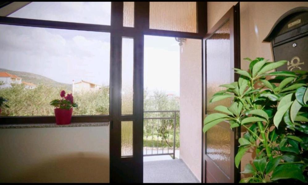 Roso Apartment With Sea View Трогир Экстерьер фото